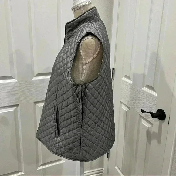 Albion Activology reversible puffer vest like new - Picture 8 of 13